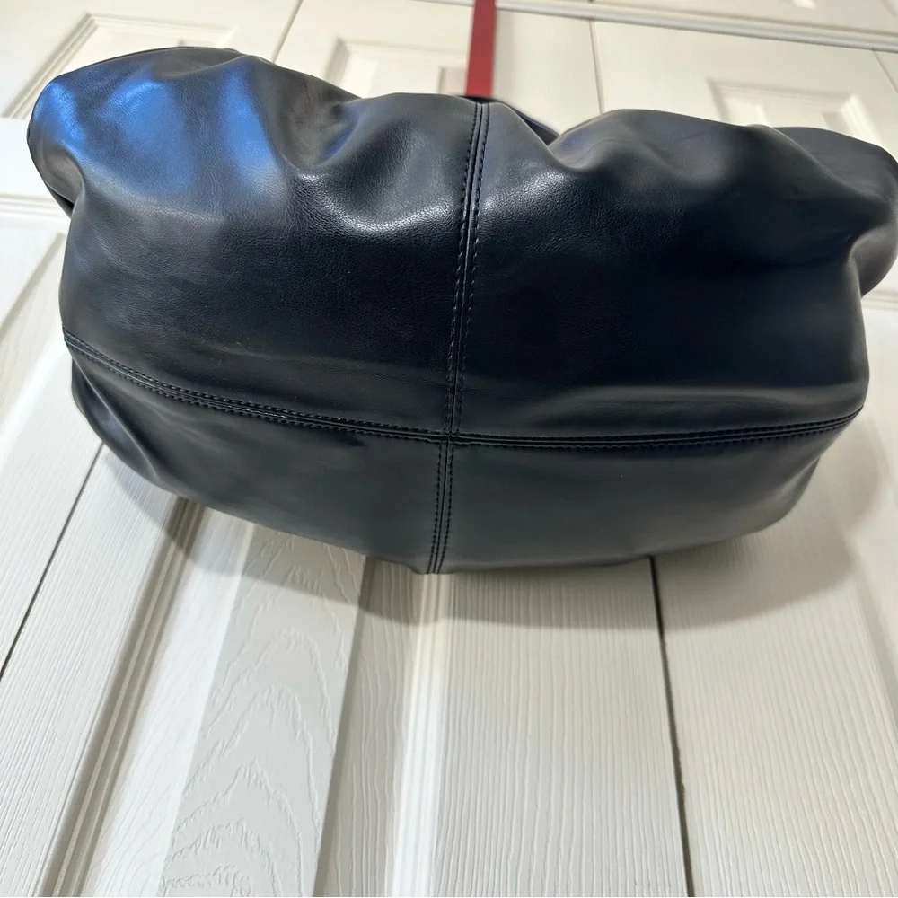 Express Slouched Hobo Handbag Runch Shoulder Bag Black Faux Leather - Picture 4 of 8